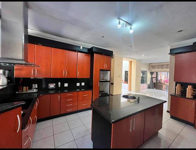 5 BEDROOM HOUSE FOR SALE IN SHARON PARK
